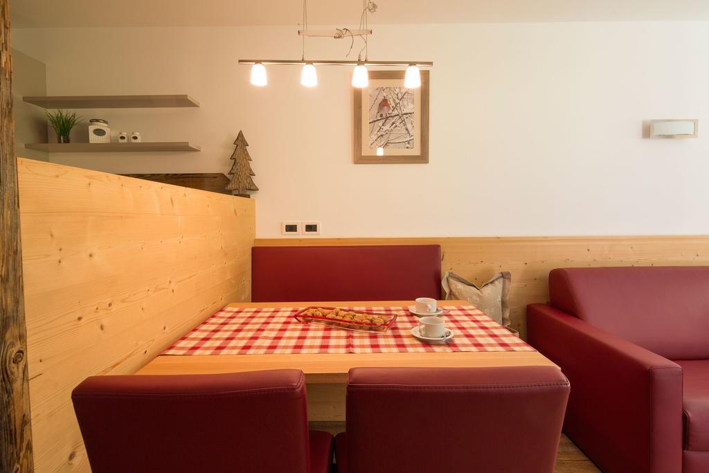 Appartamenti Ciasa Murin San Cassiano  Ruang foto